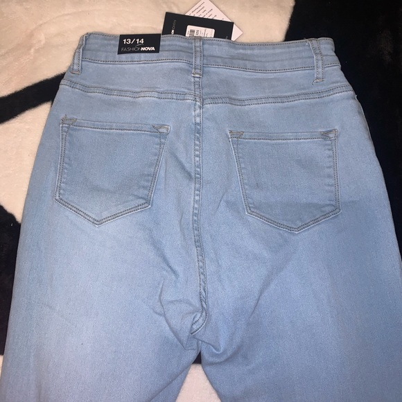 FashionNova High Waist Tempe Distressed Jeans - Picture 10 of 13